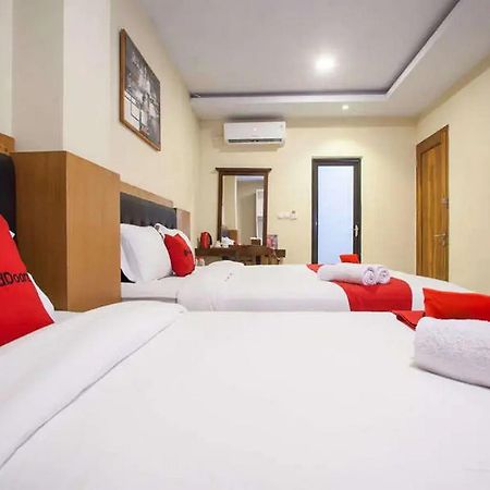 Hotel RedDoorz Premium @ Jalan Cengkeh Malang Exterior foto