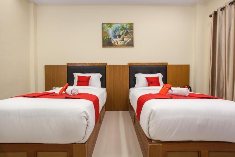 Hotel RedDoorz Premium @ Jalan Cengkeh Malang Zimmer foto